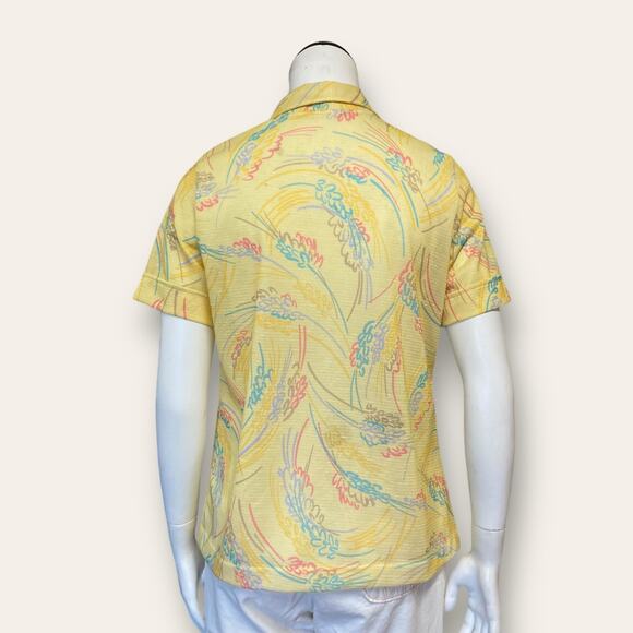 Ladies yellow polyester button up shirt w/ multicolor wheat pattern, size medium - Picture 4 of 6
